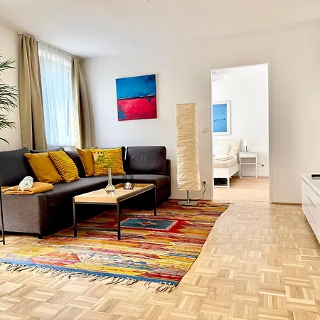 Apartment Gruene Oase Im Zentrum Mit Dachterrasse, Wlan, Lift